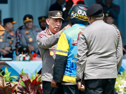 Thumbnail Kapolri Pimpin Apel Ojol Kamtibmas “Jogo Jatim” Bersama Polda Jawa Timur di Malang Kapolri Pimpin Apel Ojol Kamtibmas “Jogo Jatim” Bersama Polda Jawa Timur di Malang