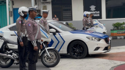 Satlantas Polres Nganjuk Bersama Komunitas Sepeda Kuno Gelar Hening Cipta di Simpang Empat Tugu Jaya Stamba