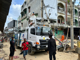 Personel Brimob Kawal Penormalan Listrik di Aceh Tamiang