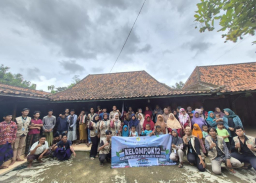 Sosialisasi Penerapan Kompos Dengan Metode Ember Bertumbuk di Desa Kelbung Kecamatan Galis Bangkalan