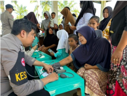 Polri Hadir Menyentuh dari Pintu ke Pintu: Layanan Kesehatan dan Home Visit Ringankan Derita Warga Terdampak Banjir