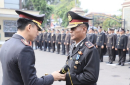 30 Personel Polres Kediri Kota Terima Tanda Kehormatan Negara Satyalancana Pengabdian