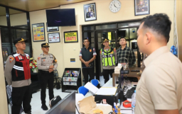 Pastikan Kamtibmas Aman, Wakapolres Kediri Kota Pimpin Apel dan Patroli Hingga Dini Hari