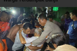 Gerak Cepat Polres Probolinggo Bantu Evakuasi Warga Terdampak Banjir