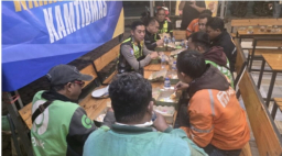 Polresta Sidoarjo dan Komunitas Ojol Sahur On The Road Perkuat Sinergitas untuk Kamtibmas