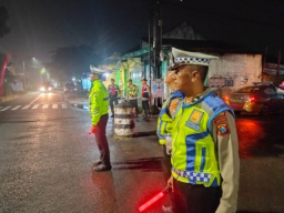 Jaga Kondusifitas Malam Hari,Polres Kediri kota Gelar Patroli Skala Besar Jelang Sahur Ramadhan 1447 H