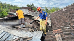 Balon Udara Jatuh di Atap Rumah Warga Trenggalek, 