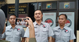Polres Tanjung Perak Ungkap Jaringan Pengedar Sabu di Jalan Wonosari Surabaya.