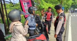 Ratusan Polisi di Nganjuk Amankan Jalur Massa IKSPI Kera Sakti