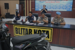 Polres Blitar Kota Amankan Tiga Tersangka Perampasan Modus Jebak Korban Lewat Aplikasi Kencan
