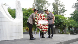 Kapolres Malang Kota Pimpin Ziarah TMP Suropati, Teladani Semangat Juang Pahlawan di Hari Bhayangkara ke-80