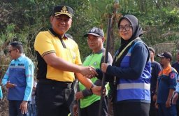 Jaga Kelestarian Alam, Wali Kota Malang dan Kapolresta Kompak Tanam Pohon di Kawasan Sungai Metro