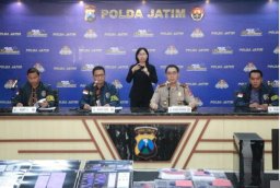 Polda Jatim Ungkap Sindikat Jual Beli Akun Bodong hingga Promosi Judi Online Kamboja