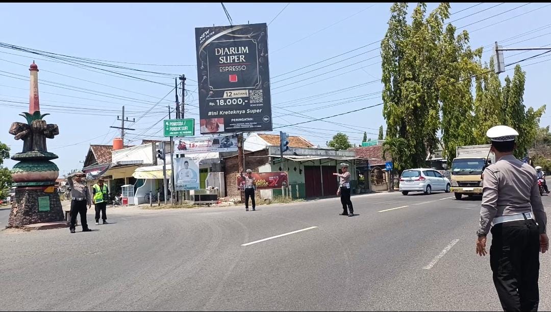 Polres Nganjuk Maksimalkan Pengamanan Lalu Lintas dalam Operasi Lilin Semeru 2024