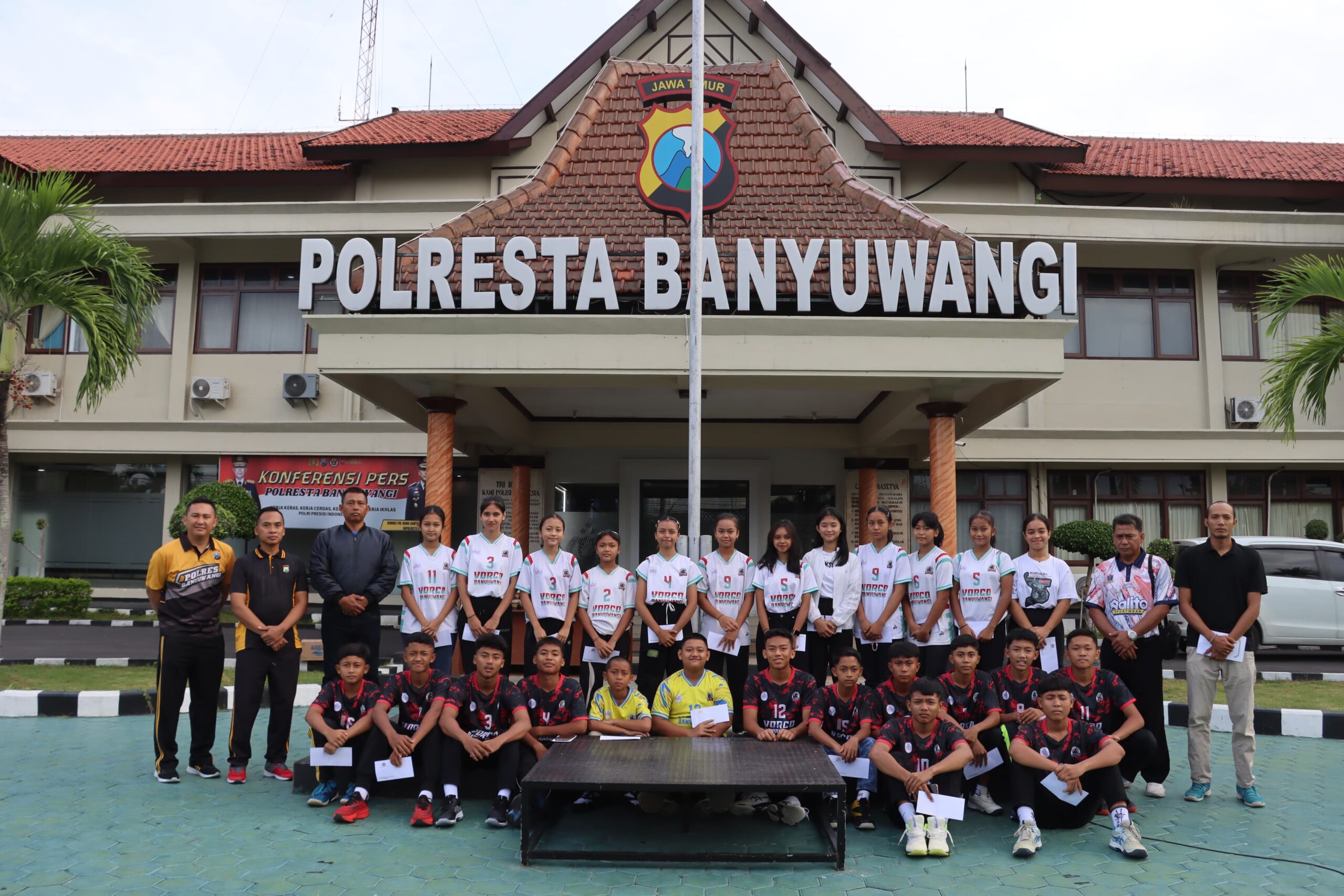 Kapolresta Banyuwangi:"Lepas Atlet Bola Voli U-15 Menuju Kejurprov Jatim"