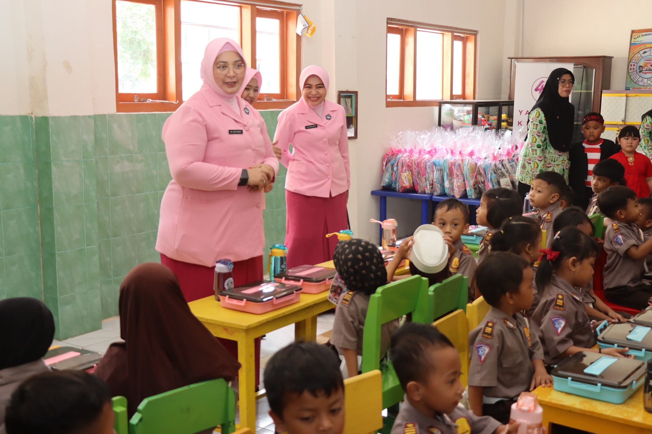 Ketua YKB Jatim: "Berbagi Makan Bergizi di TK Kemala Bhayangkari 78 Pamekasan"