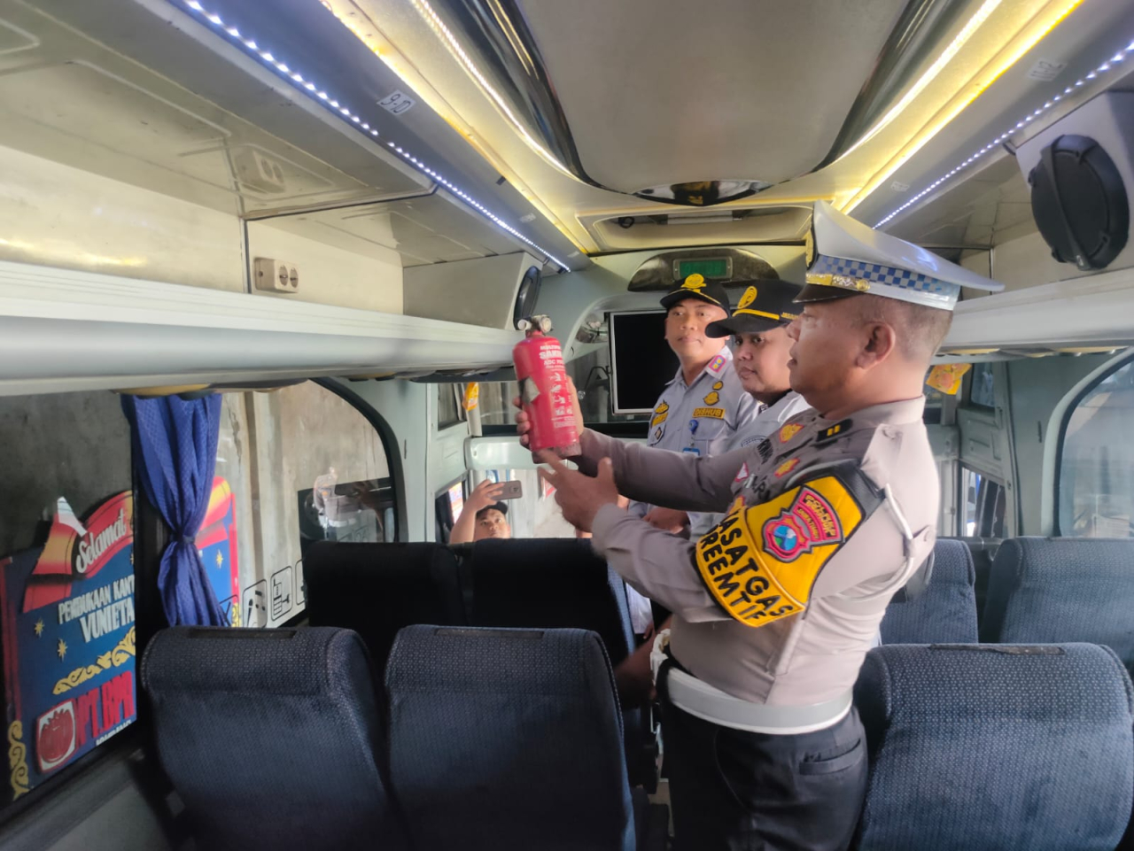 Rampcheck Gabungan di PO. Konco Dewe, Satlantas Polres Nganjuk Pastikan Armada Bus Laik Jalan