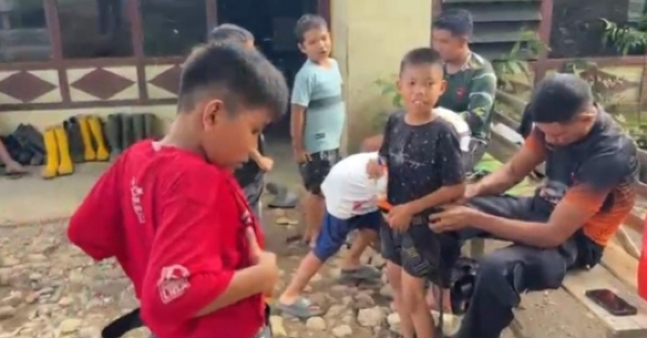 Brimob Polri Laksanakan Trauma Healing Anak Terdampak Bencana di Kabupaten Agam