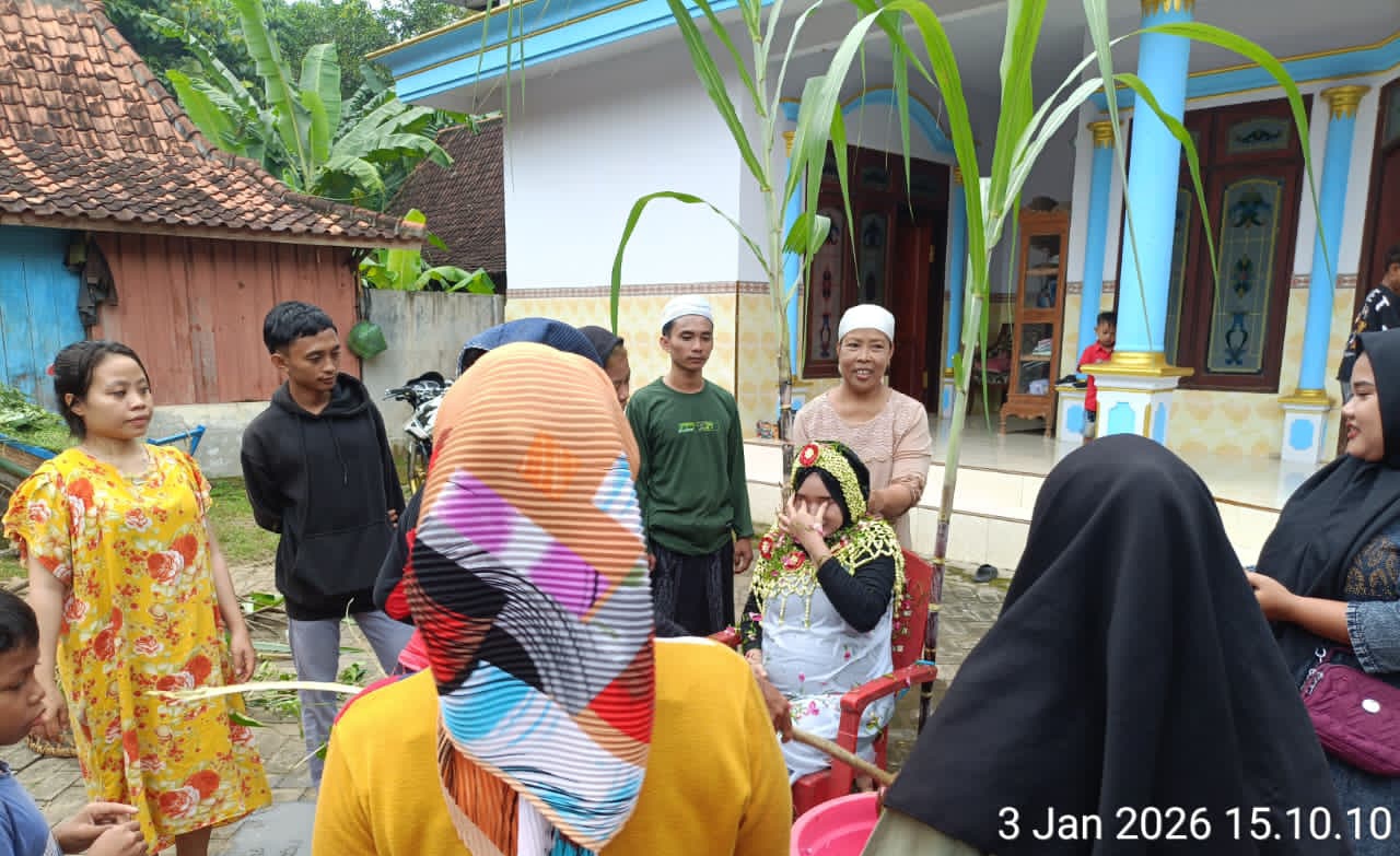 Khidmat dan Meriah, Keluarga Besar Yusni Salam Gelar Tradisi Tingkeban Nabila Febriana di Bangkalan