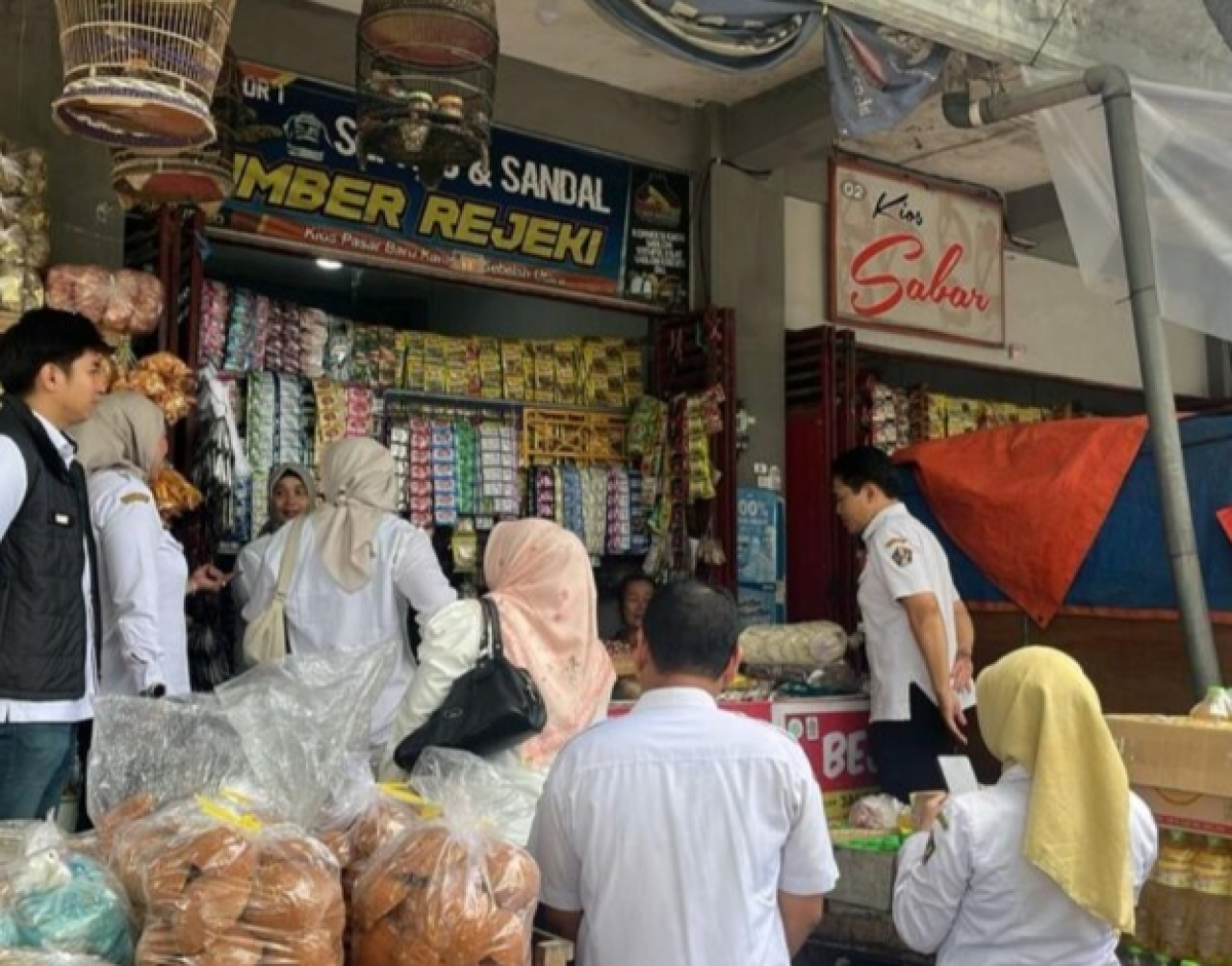 Menjelang Bulan Suci Ramadhan, Unit Pidsus Polres Blitar Bersama Tim Satgas Pangan Laksanakan Operasi Pasar