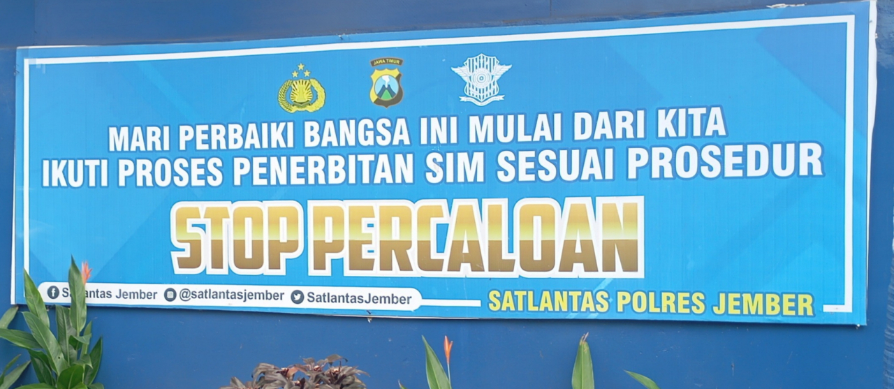 Diduga Maraknya Percaloan SIM di Satpas Jember, Transaksi  secara Terang Terangan 