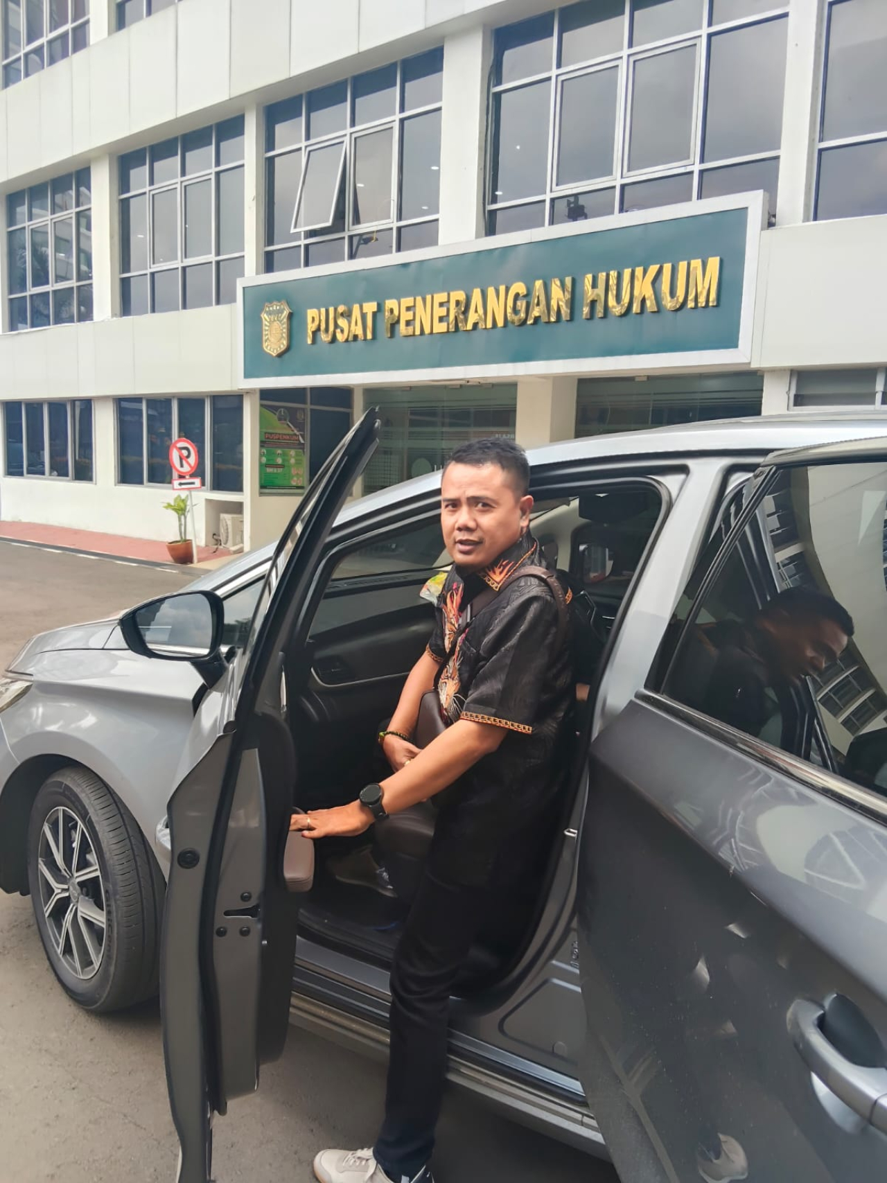 Kinerja Dipertanyakan, Laporan Dana Reses Mandek di Kejari Tanjung Perak, AMI Lapor ke Kejagung