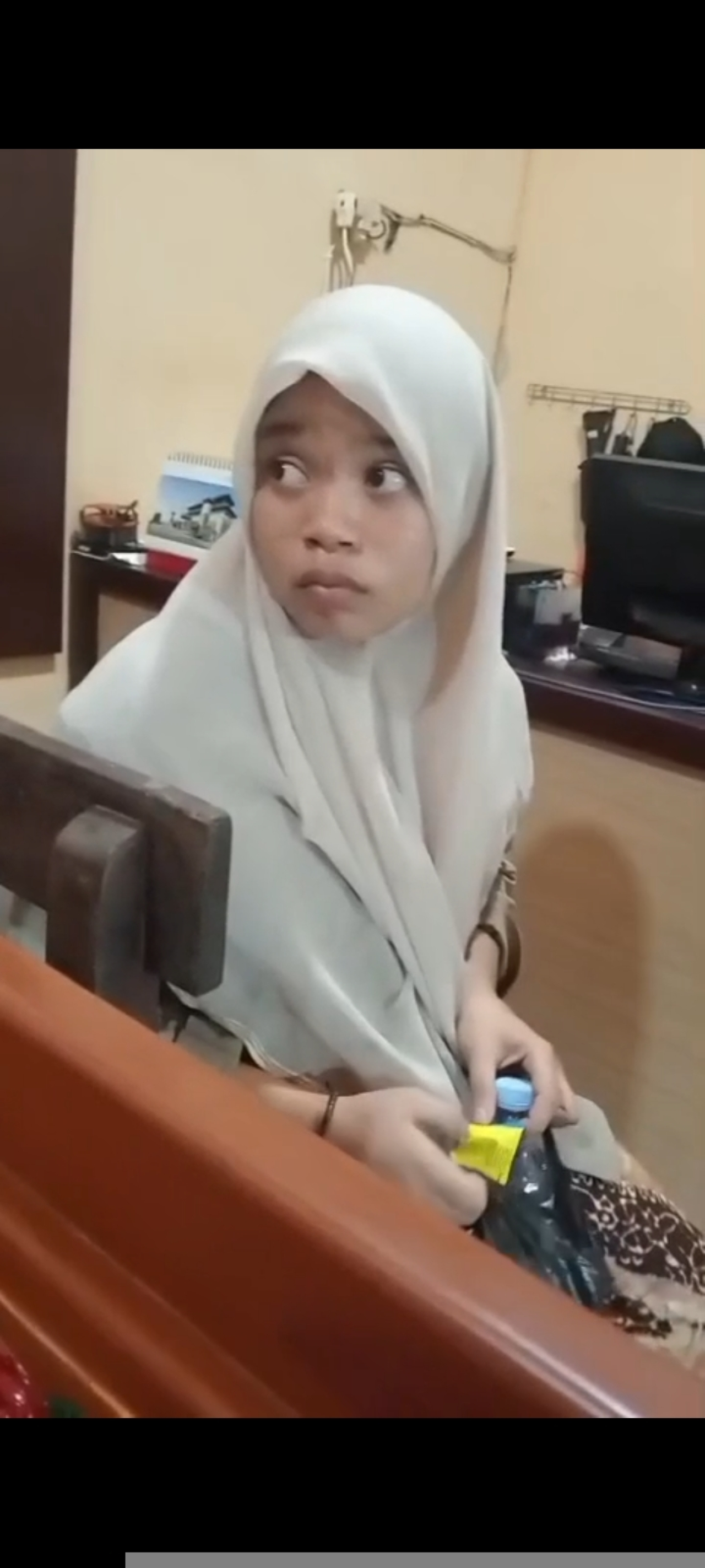 Diketemukan Seorang Perempuan Berusia 16 Tahun Hendak Pulang ke Kampungnya Namun Tak ada Bekal Serupiah pun 