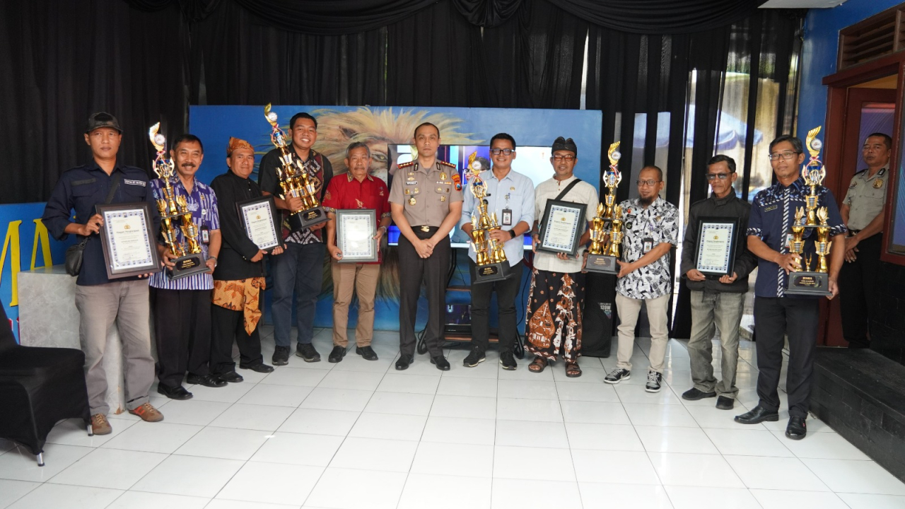 Kapolresta Malang Berikan 48 Penghargaan dan Apresiasi Sinergi Warga bersama Tiga Pilar Kelurahan Juara Satkamling 2026