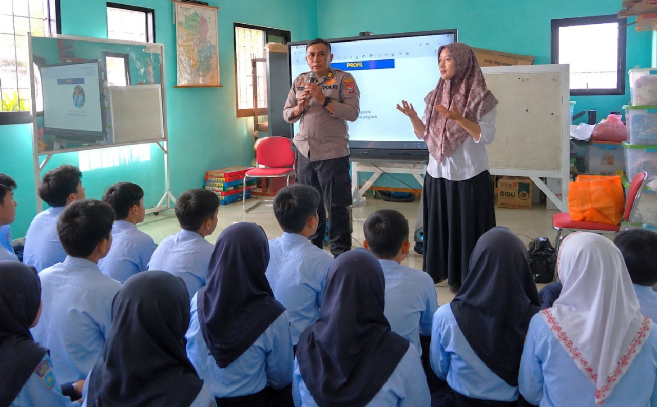 Edukasi Pencegahan Asusila dan Bullying ke Siswa SLB-B YPTB Malang